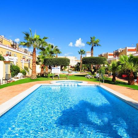 Vila Casa La Zenia Elite Townhouse With Shared Pool And 10 Minutes Walk To Beach Orihuela Exteriér fotografie