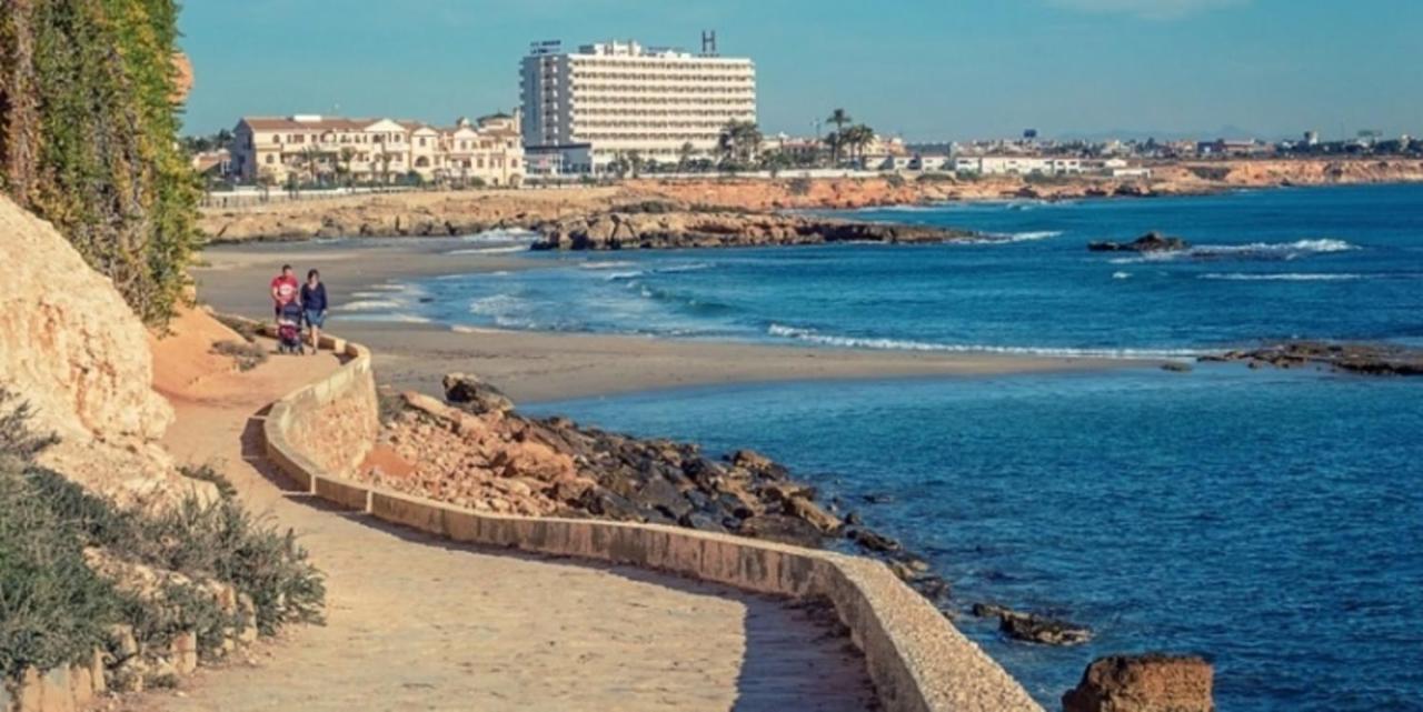 Vila Casa La Zenia Elite Townhouse With Shared Pool And 10 Minutes Walk To Beach Orihuela Exteriér fotografie